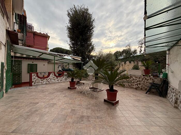 Appartamento bilocale in vendita in Salita Capodimonte, Napoli