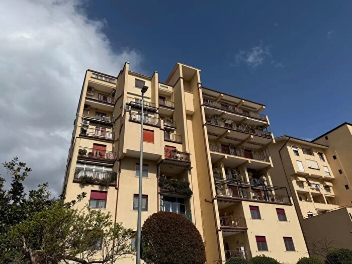 Appartamento con 7 locali in vendita in Via Gennaro Stanislao De Crescenzo, Salerno