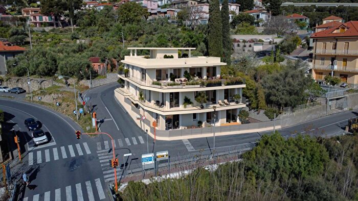 Appartamento trilocale in vendita in Via Aurelia, Andora