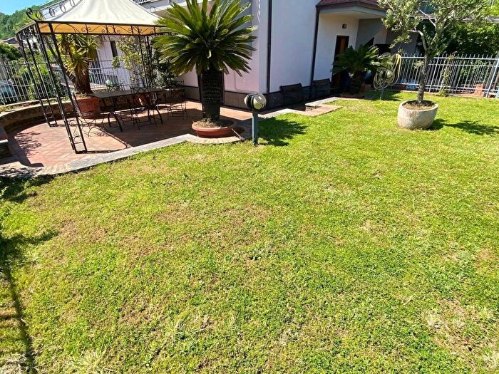 Casa con 6 locali in affitto in Centro, Baronissi