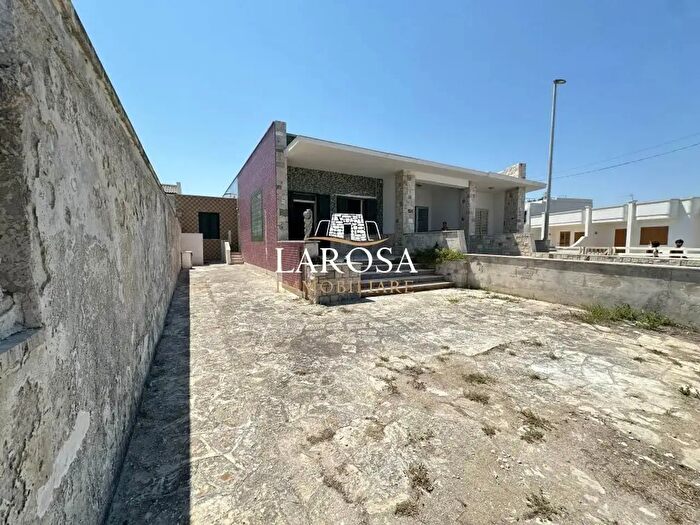 Casa quadrilocale in vendita in Via Lungomare Matteotti, Melendugno