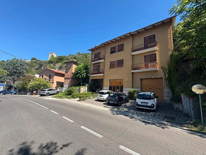 Appartamento con 8 locali in vendita in Via Flaminia Ternana, Narni