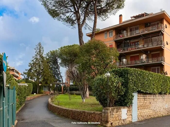 Appartamento trilocale in vendita in Via Portuense, Roma