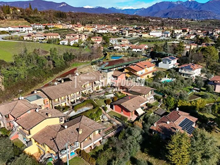 Appartamento trilocale in vendita in Via dei Prati, Polpenazze