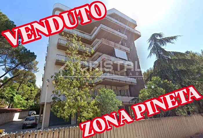 Appartamento con 7 locali in vendita in Via Mantegna, Andria