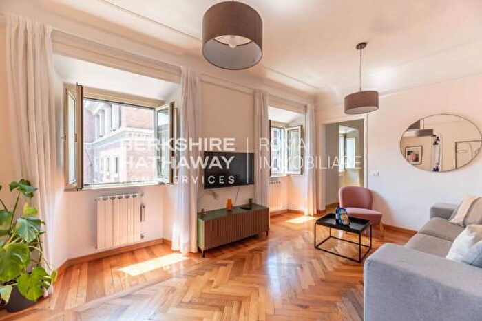 Appartamento quadrilocale in vendita in Piazza Benedetto Cairoli, Roma