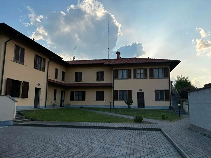 Appartamento bilocale in vendita in Via SantAndrea, Robecco Sul Naviglio