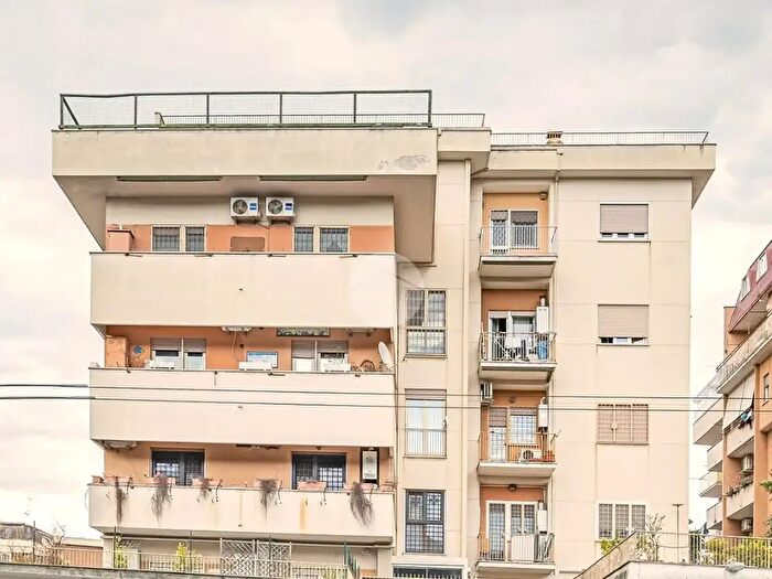 Appartamento trilocale in vendita in Via Laurentina, Roma