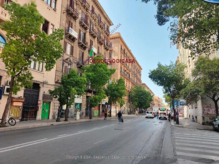 Appartamento con 5 locali in vendita in Via S Cristoforo Palermo Pa Italia, Palermo