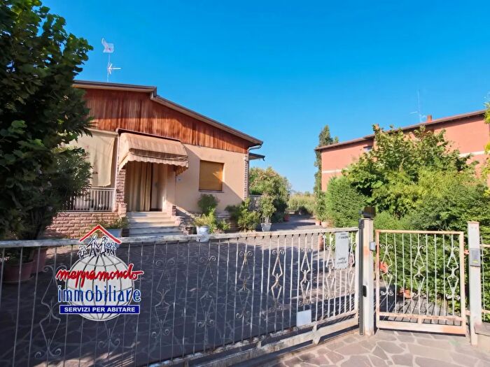 Casa quadrilocale in vendita in Via Mezzo Ponente, Crevalcore
