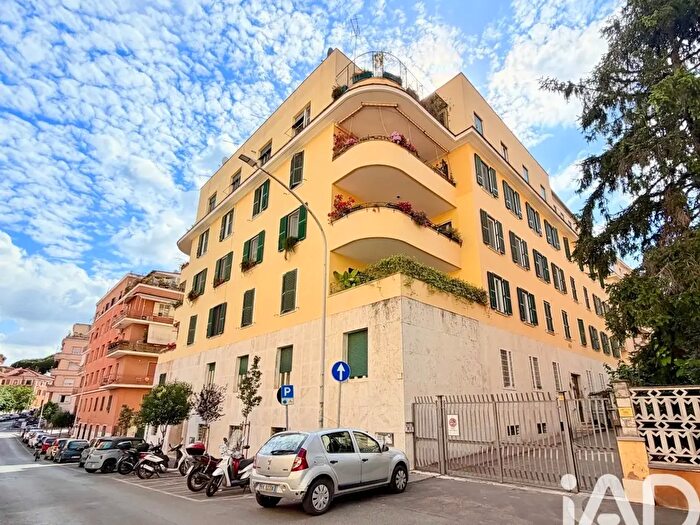 Appartamento quadrilocale in vendita in Via Giovanni da Procida, Roma