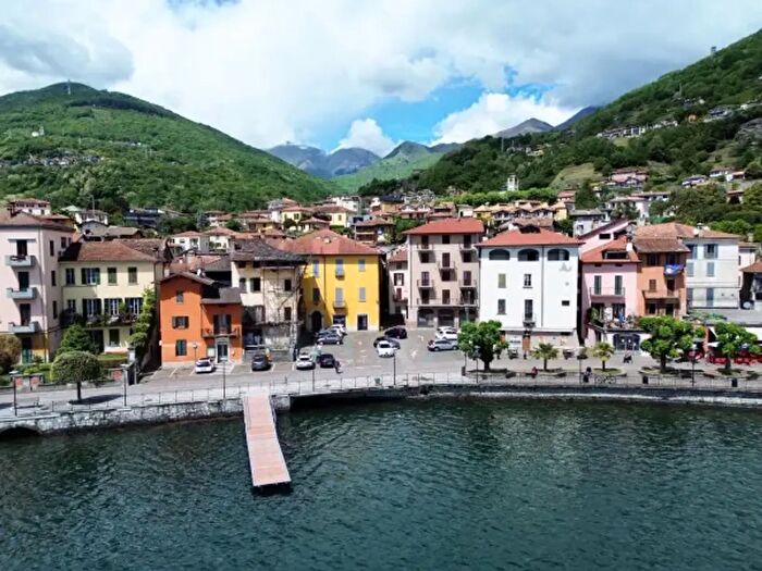 Appartamento bilocale in vendita in Via Sale, Gravedona ed Uniti