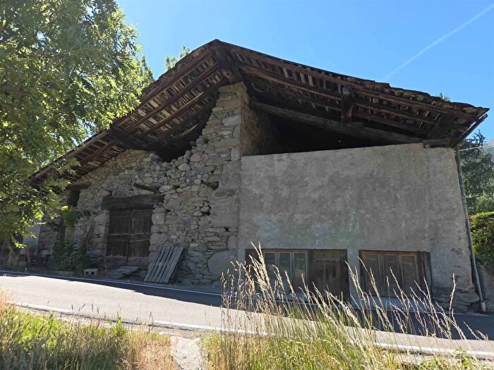 Casa trilocale in vendita in Frazione Chez Croiset, Fenis
