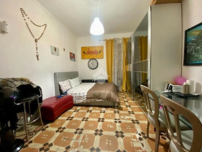 Appartamento trilocale in vendita in Via Salassa, Torino