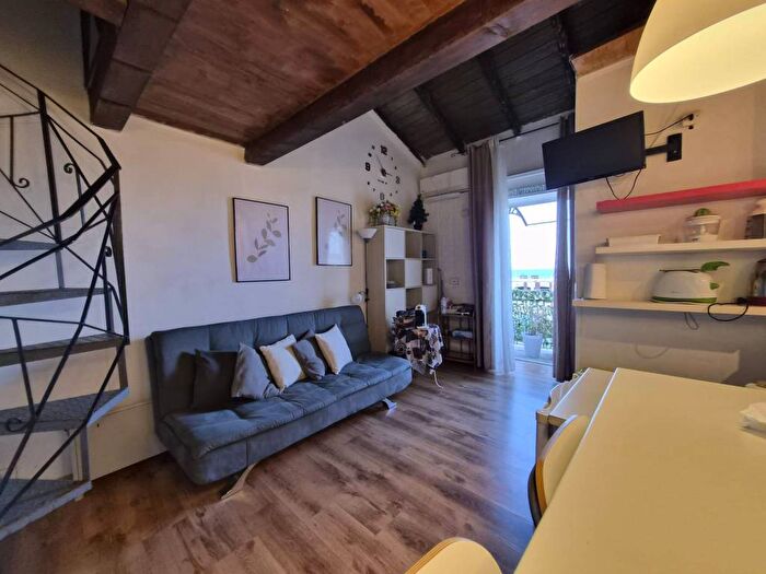 Appartamento trilocale in affitto in Via Vittorio Veneto, Ortigia, Siracusa