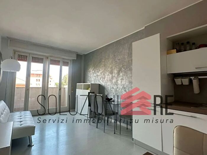 Appartamento trilocale in affitto in Via Orelli, Novara