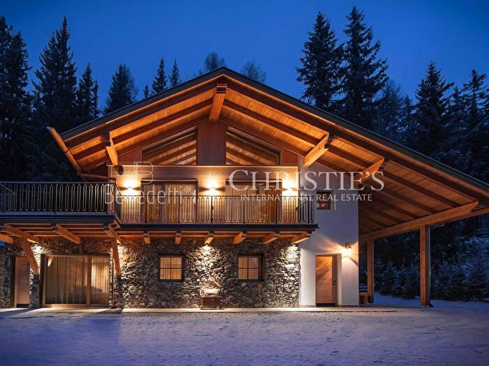 Casa con 6 locali in affitto in Valdaora