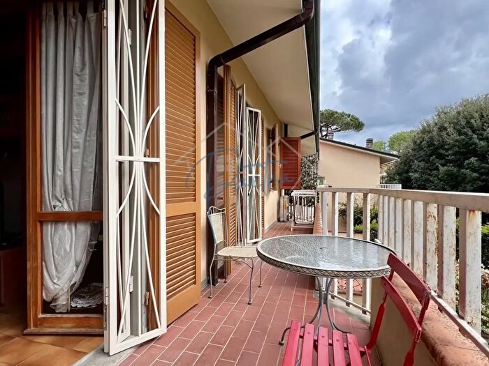 Appartamento trilocale in affitto in Massa