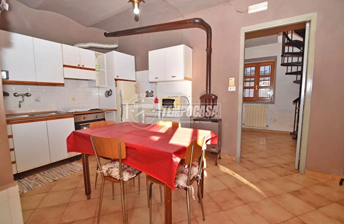 Casa con 6 locali in vendita in Via Re di Puglia, Brandizzo