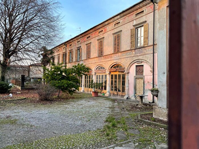 Casa con 10 locali in vendita in Via Manzoni Roma, Adro