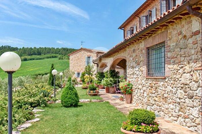 Casa con 6 locali in vendita in Todi
