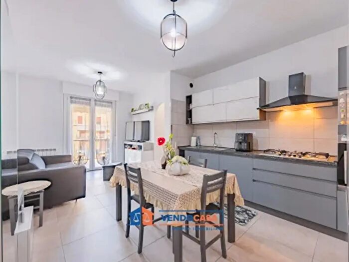 Appartamento trilocale in vendita in Via Costituzione, Albenga