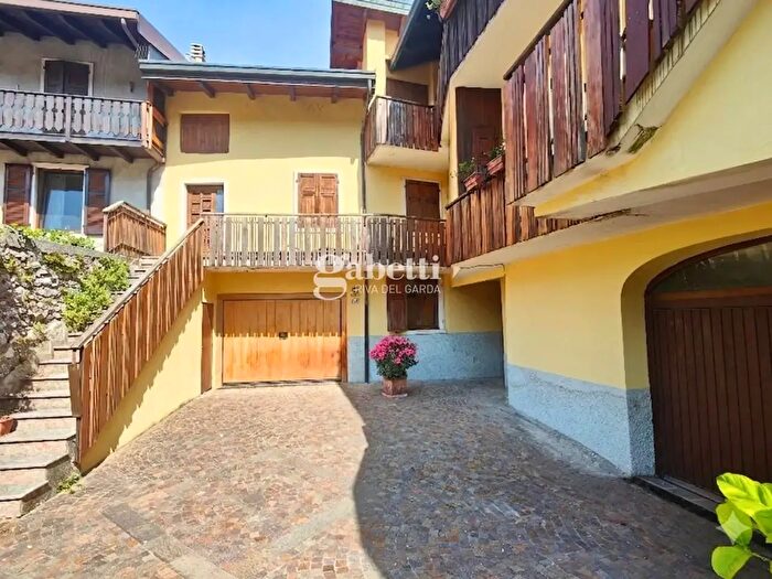 Casa quadrilocale in vendita in Via dei Forni, Nago Torbole