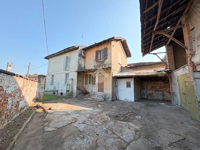 Casa con 5 locali in vendita in Via Caduti della Libertà, Turano Lodigiano