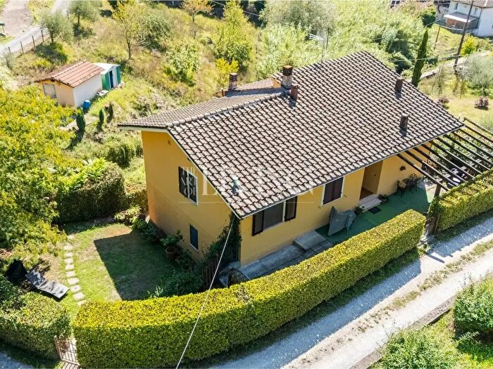Casa con 6 locali in vendita in Ocalità B, Borgo A Mozzano