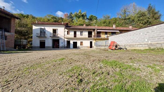 Casa con 6 locali in vendita in Frazione San Bernardo, Monteu Roero