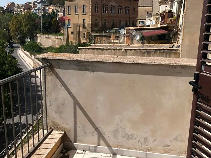 Casa con 9 locali in vendita in Via Duca degli Abruzzi, Caltagirone