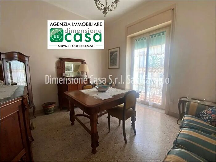 Appartamento con 7 locali in affitto in Via Ugo Foscolo, Caltanissetta