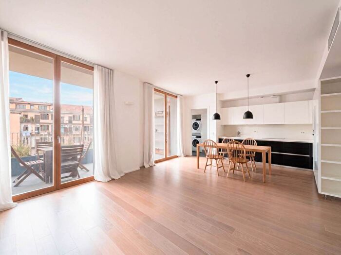 Appartamento trilocale in affitto in Via Altaguardia, Porta Romana Medaglie d'Oro, Milano