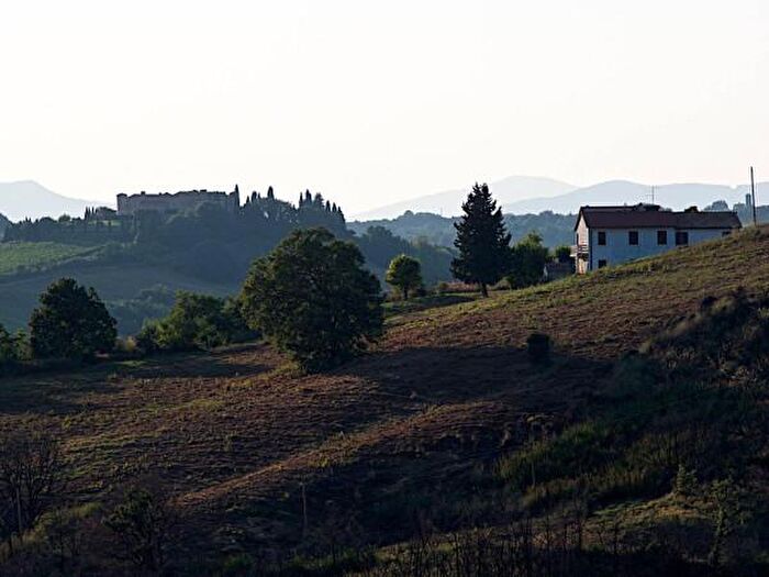 Casa con 6 locali in vendita in Cinigiano