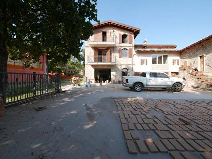 Casa con 6 locali in vendita in Via del Veneziano, Polinago