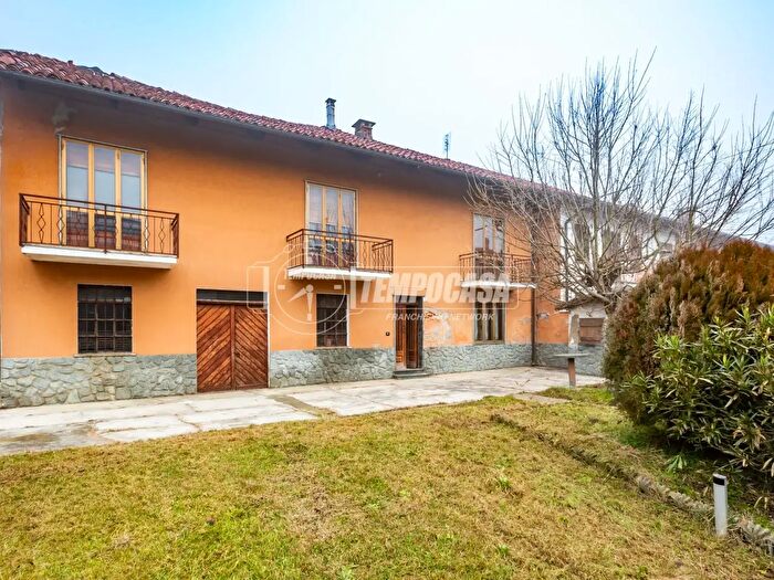 Casa con 8 locali in vendita in Strada del Borgo, Villanova DAsti