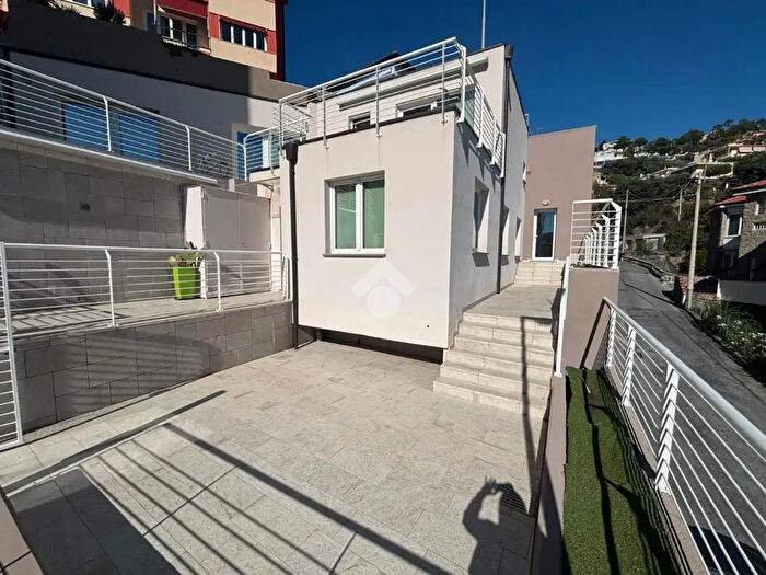 Appartamento quadrilocale in vendita in Via Belvedere, Albissola Marina