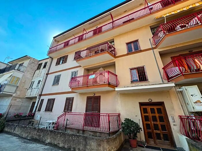 Casa quadrilocale in vendita in Via Mercato, Amantea