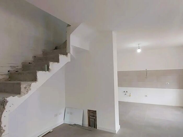 Appartamento con 6 locali in vendita in Via Roma, Cerisano