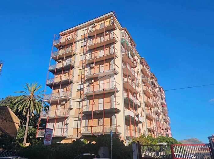 Appartamento quadrilocale in vendita in Via Buonriposo, Palermo