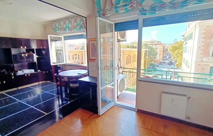 Appartamento con 7 locali in vendita in Via Nizza, Genova