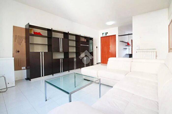 Appartamento quadrilocale in vendita in Via Napoli, Prato