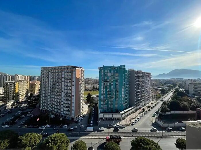 Appartamento con 6 locali in vendita in Viale della Regione Siciliana, Palermo