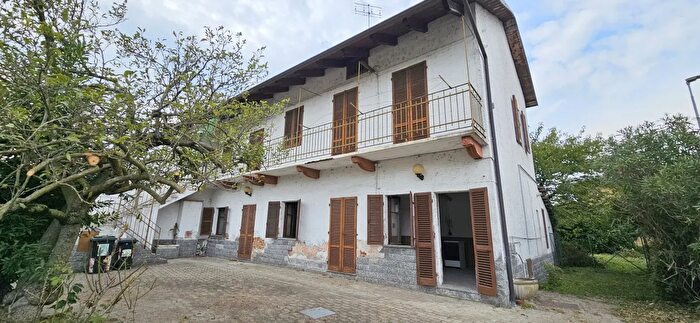 Casa con 7 locali in vendita in Via Cappuccini, Chivasso