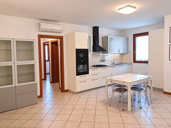 Appartamento trilocale in affitto in Via Giovanni Pascoli, Montecchio Maggiore Alte Ceccato, Montecchio Maggiore