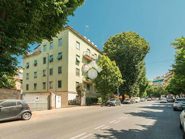 Appartamento trilocale in affitto in Viale delle Medaglie dOro, Balduina, Roma