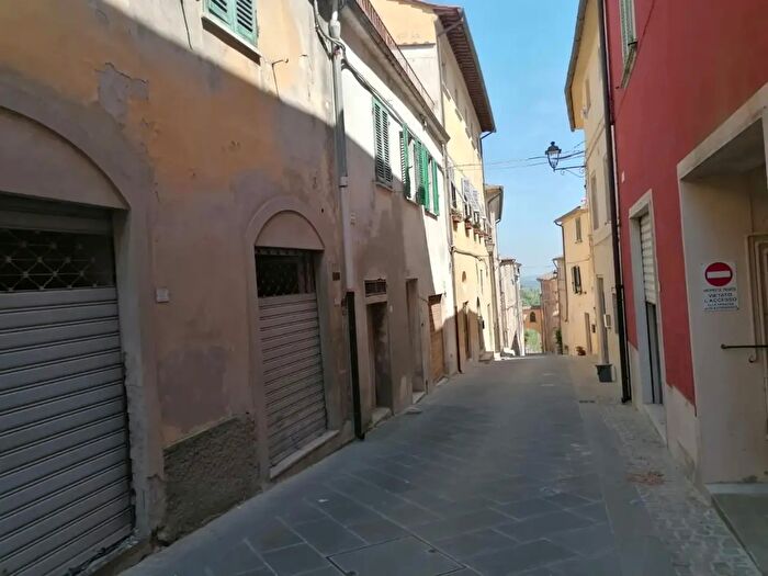 Casa con 12 locali in vendita in Casciana Terme Lari