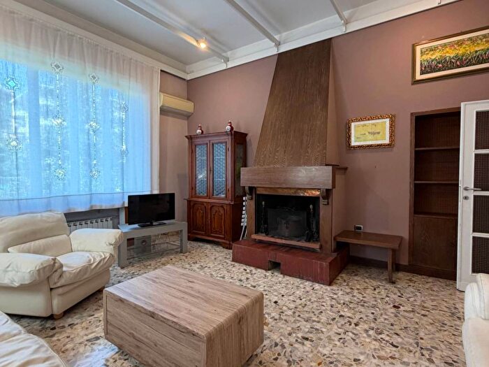 Appartamento con 5 locali in affitto in Viale dei Mille, Campo di Marte, Firenze