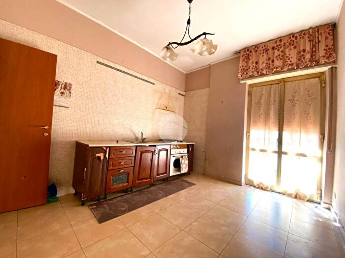 Appartamento trilocale in affitto in Via Umbria, Secondigliano, Napoli