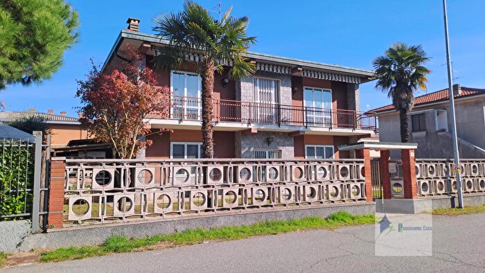 Casa con 9 locali in vendita in Via John Fitzgerald Kennedy, Robecchetto Con Induno